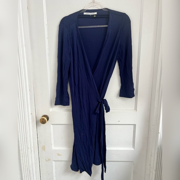 Diane Von Furstenberg Navy Wrap Dress $578 Size 6 - Picture 1 of 5